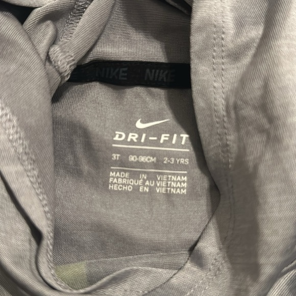 Nike boys drifit size 3T - Picture 2 of 4